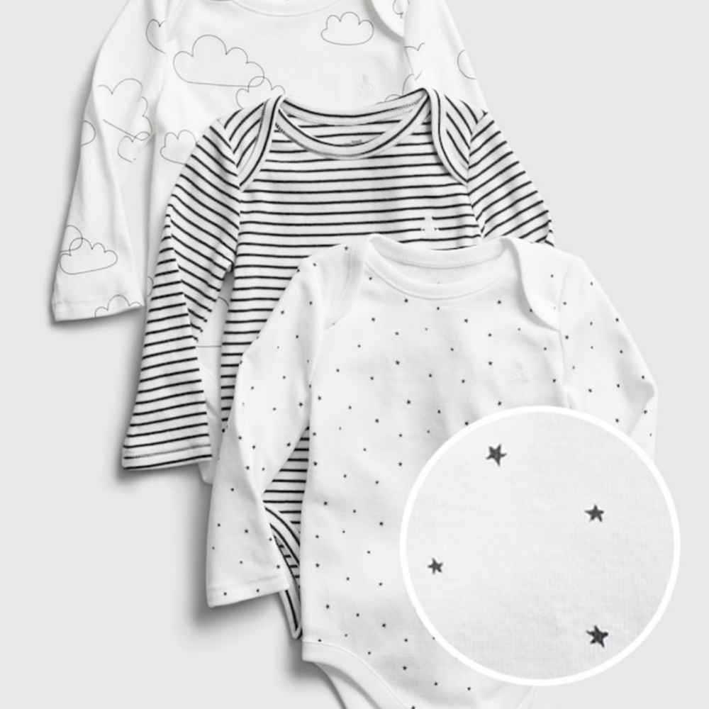 Newborn unisex Organic clothes used once. Look like new